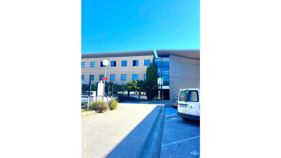 A louer bureaux 140m² bonne visibilité ZI La Garde