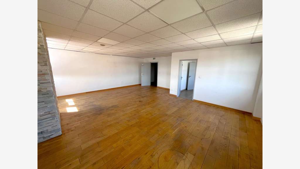 A louer bureaux 140m² bonne visibilité ZI La Garde
