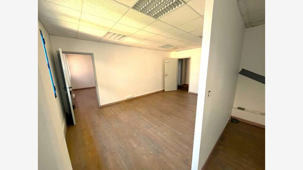 A louer bureaux 140m² bonne visibilité ZI La Garde