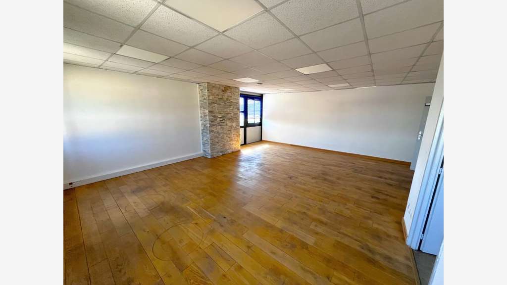 A louer bureaux 140m² bonne visibilité ZI La Garde
