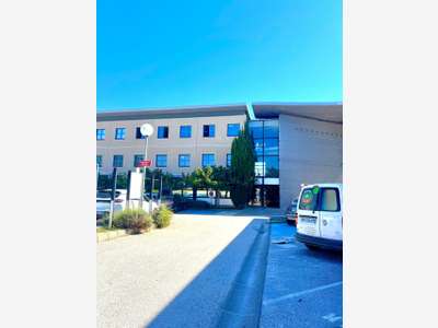A louer bureaux 140m² bonne visibilité ZI La Garde
