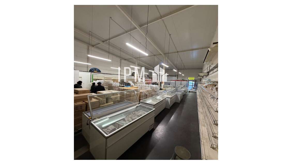 A louer local commercial de 500 m² 83130 LA GARDE