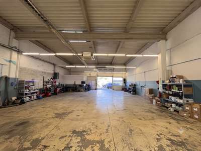 Local d'activité 315m² - La garde