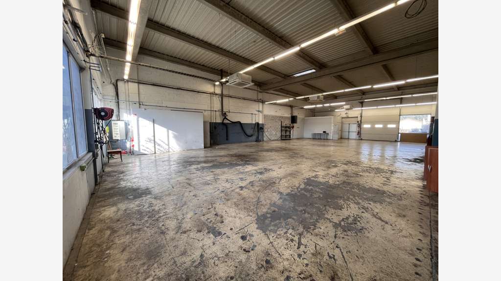 A louer local d'activité de 315m² en za à La Garde