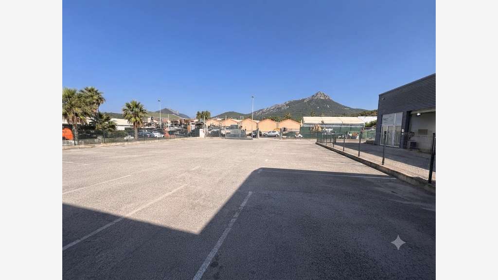 A louer local d'activité de 315m² en za à La Garde