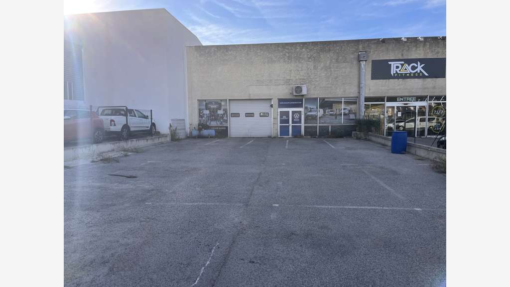 A louer local d'activité de 315m² en za à La Garde
