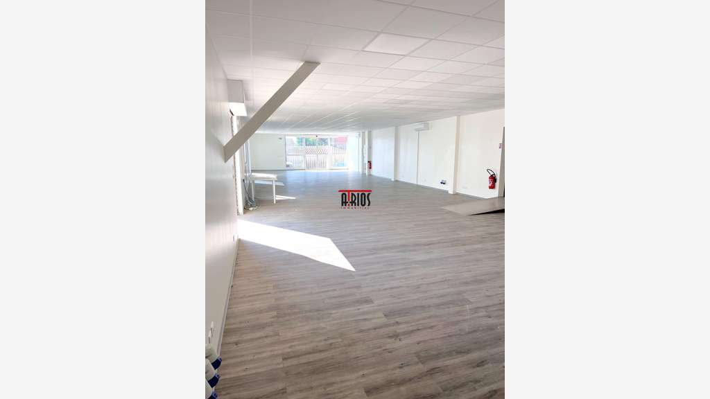 LOCAL COMMERCIAL 256 M²