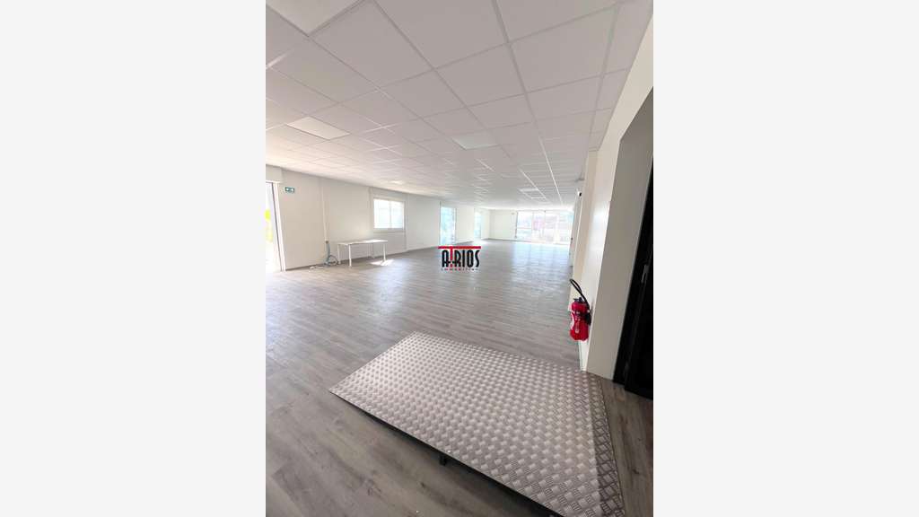 LOCAL COMMERCIAL 256 M²