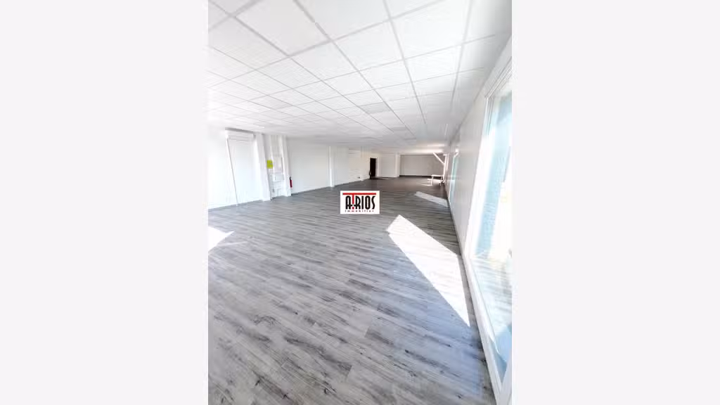 A louer local commercial de 256m² à la Garde RN 97
