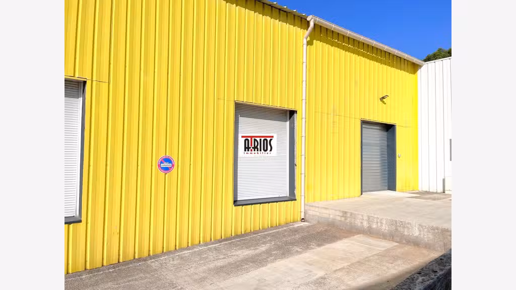 A louer local commercial de 256m² à la Garde RN 97