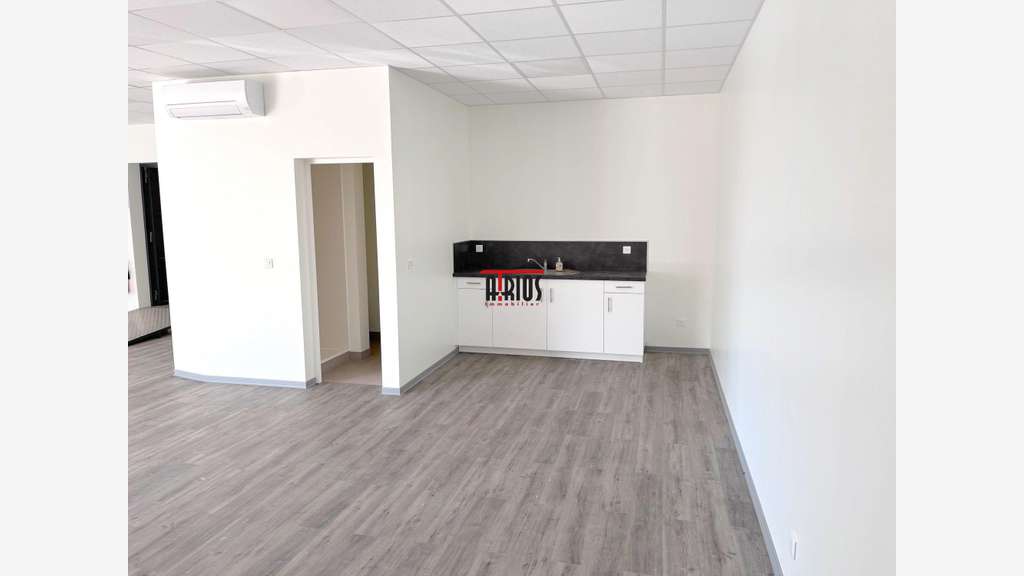 LOCAL COMMERCIAL 256 M²