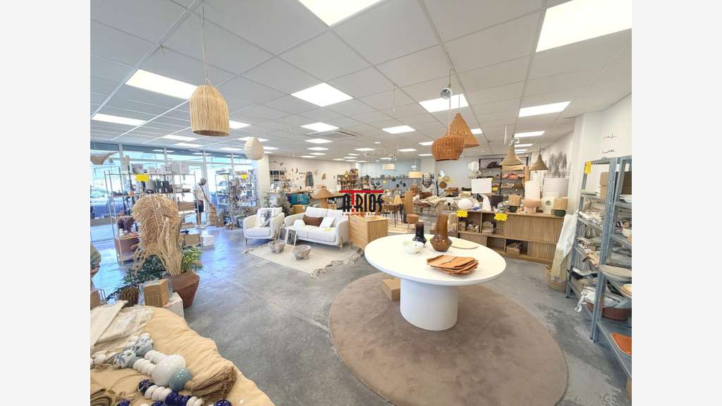 LOCAL COMMERCIAL 175 M²