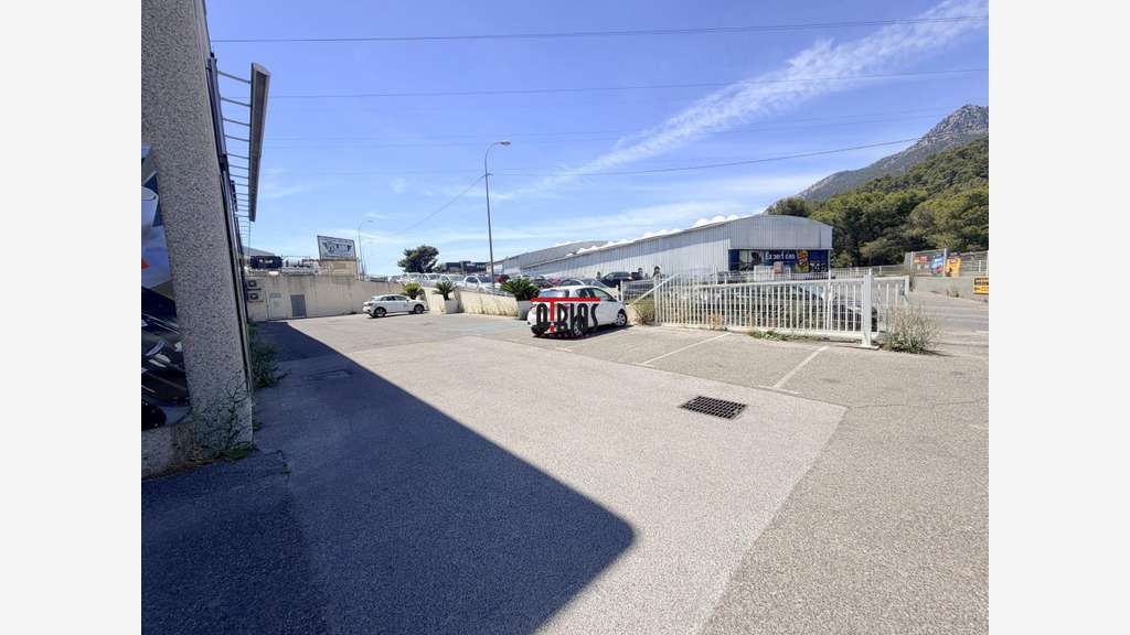 LOCAL COMMERCIAL 175 M²