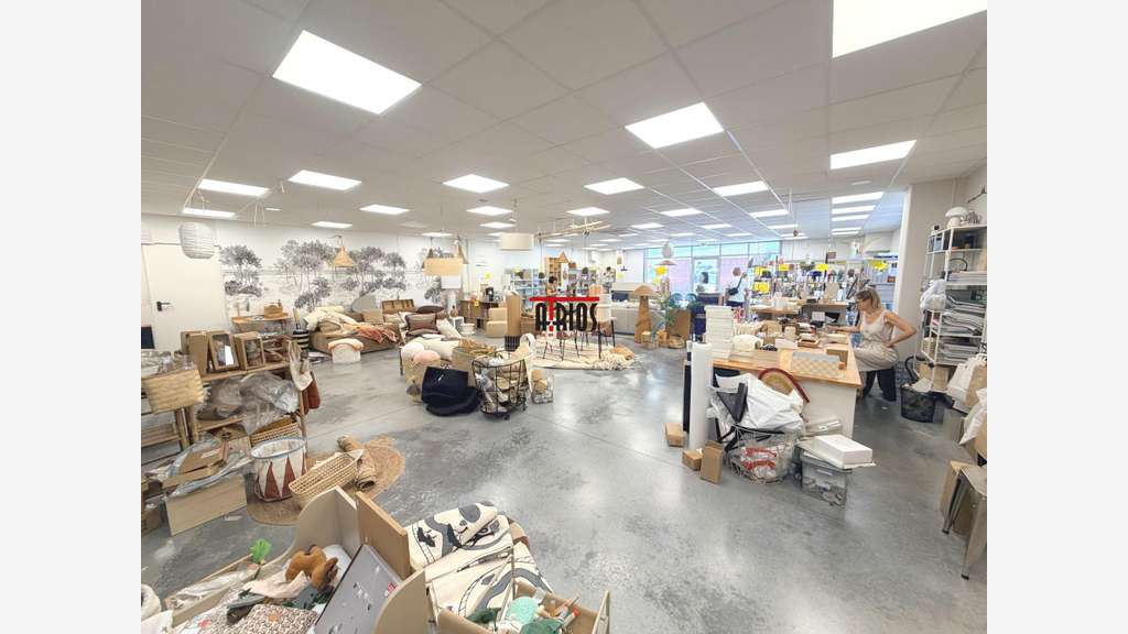 LOCAL COMMERCIAL 175 M²