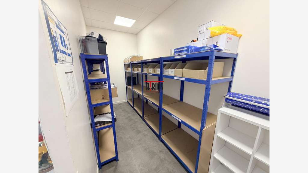 LOCAL COMMERCIAL 198M2