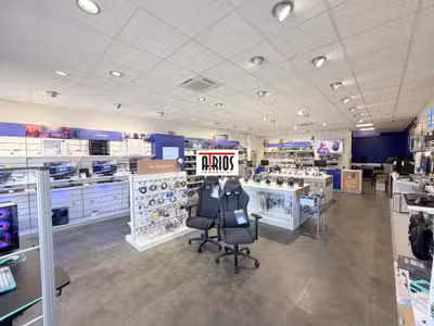 A louer local commercial 198m² en zc de la Garde