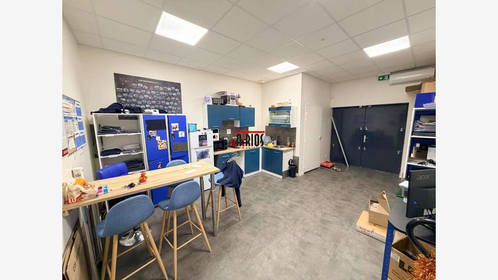 LOCAL COMMERCIAL 198M2