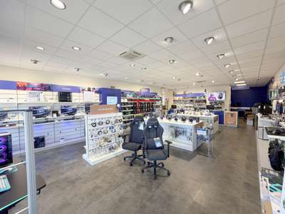 LOCAL COMMERCIAL 198M2