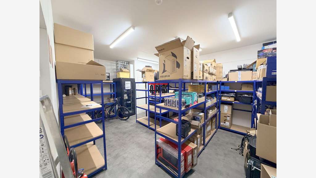 LOCAL COMMERCIAL 198M2