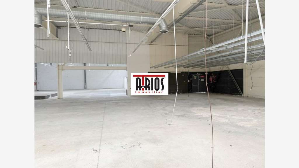 A louer local commercial 2130m² empl N°1 La Garde