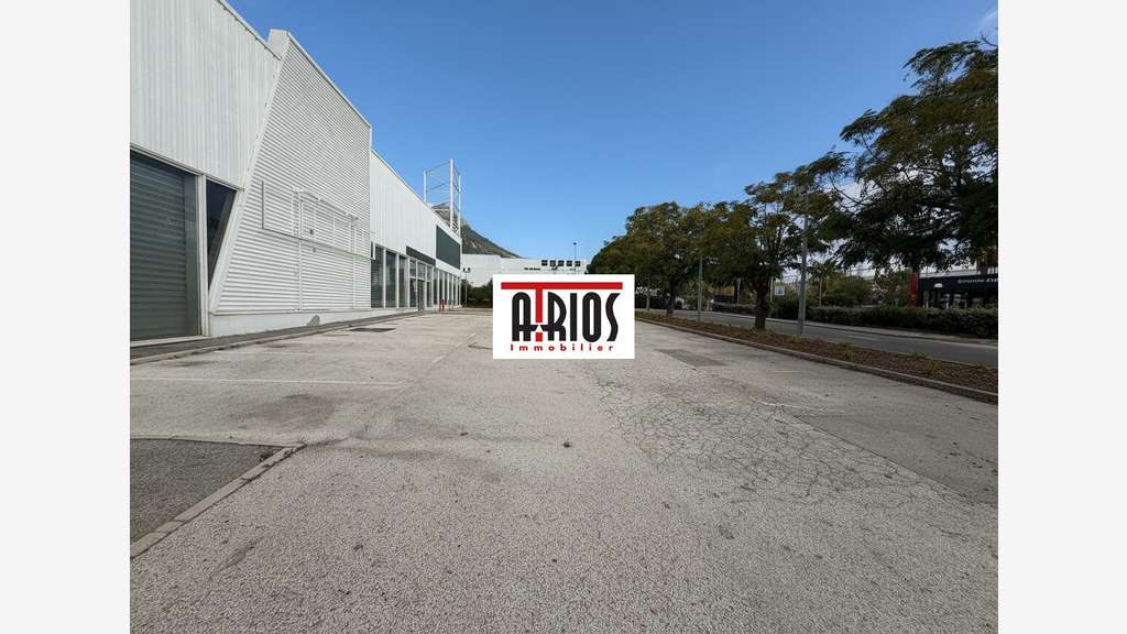 A louer local commercial 2130m² empl N°1 La Garde
