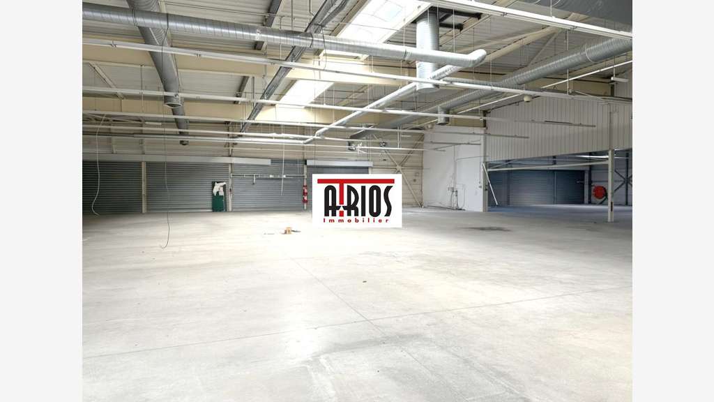 A louer local commercial 2130m² empl N°1 La Garde