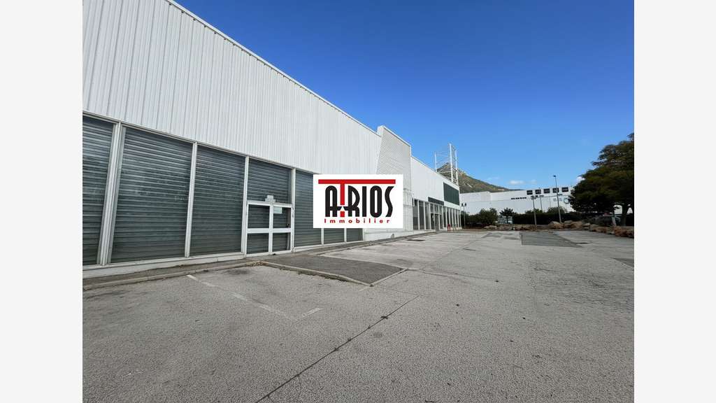 A louer local commercial 2130m² empl N°1 La Garde