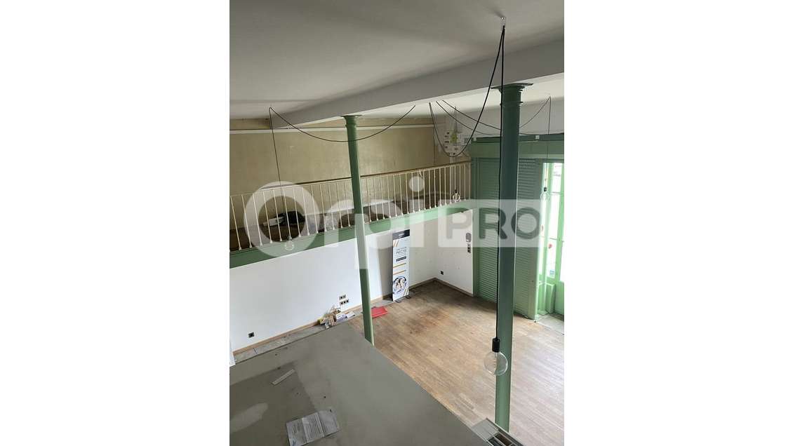 A louer local rénové en très bon état La Jonchère