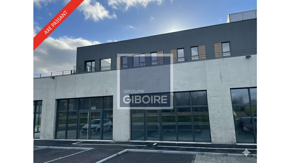 Local commercial de 301m² à louer à la Mezière