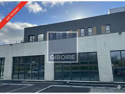 Local commercial de 301m² à louer à la Mezière