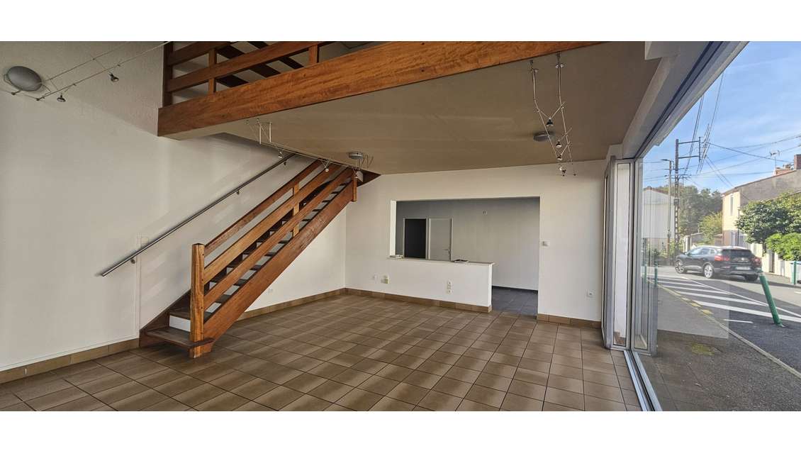 Local 145m² à louer libre à La Briandière