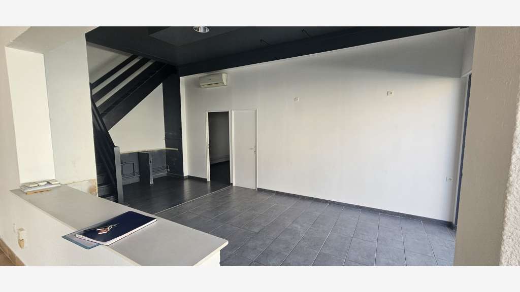 Local 145m² à louer libre à La Briandière