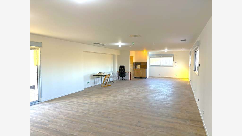 A louer bureau neuf de 95m² à la Moutonne
