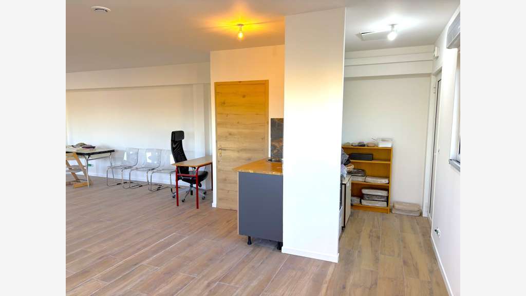 A louer bureau neuf de 95m² à la Moutonne