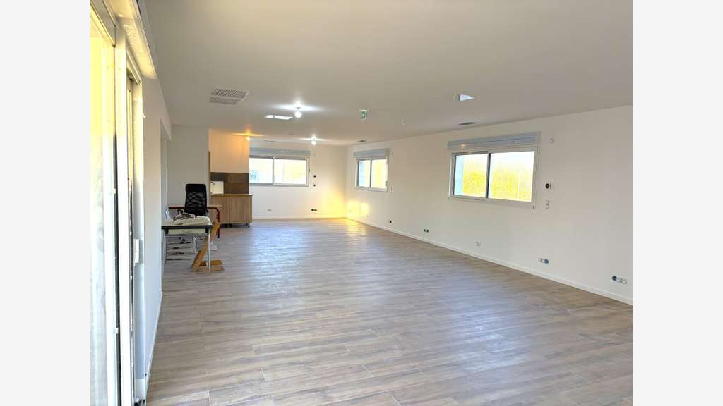 A louer bureau neuf de 95m² à la Moutonne