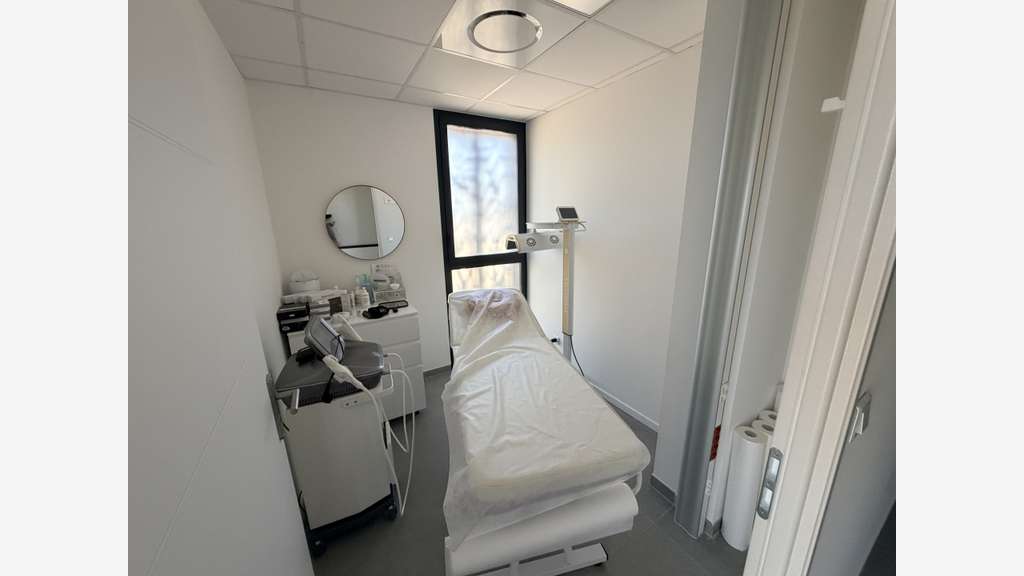 A louer bureaux récents 250m² R+2 à La Moutonne