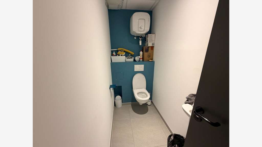 A louer bureaux récents 250m² R+2 à La Moutonne