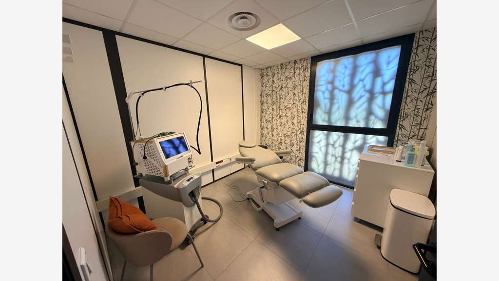 A louer bureaux récents 250m² R+2 à La Moutonne