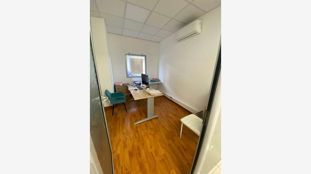 Loue local commercial / bureau 110m² La Possession