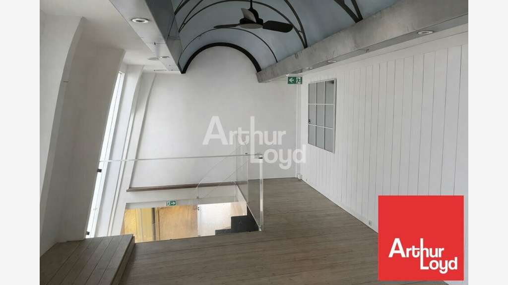 A louer local commercial 122m² à La Roche-sur-Yon