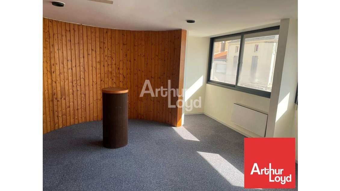 LA ROCHE-SUR-YON  BUREAU DE 91 M² - A LOUER