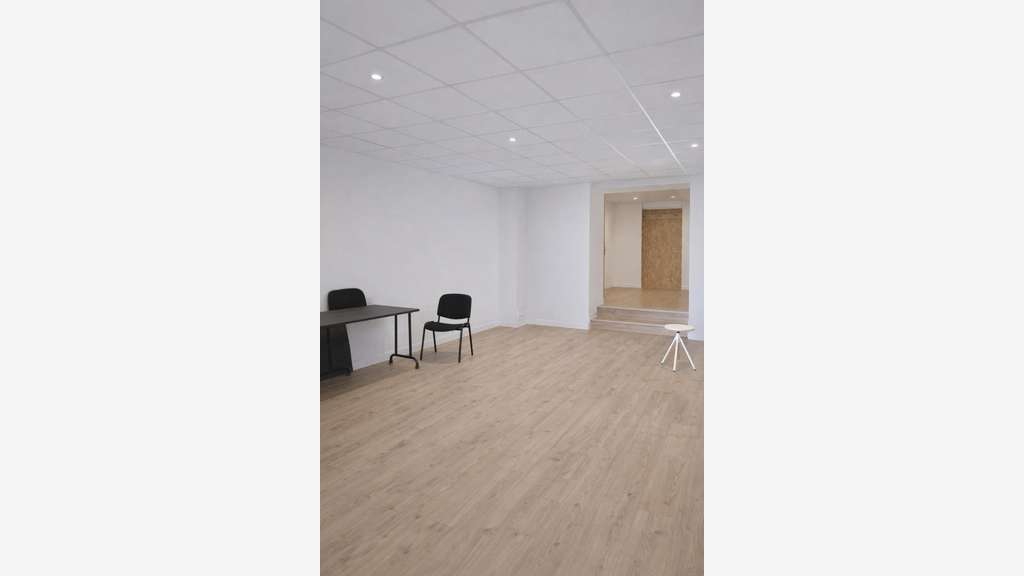 A louer local 54m² axe passant La Roche Pentagone