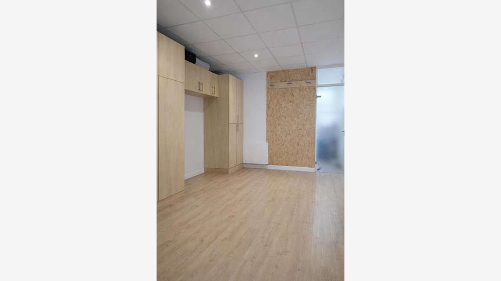 A louer local 54m² axe passant La Roche Pentagone