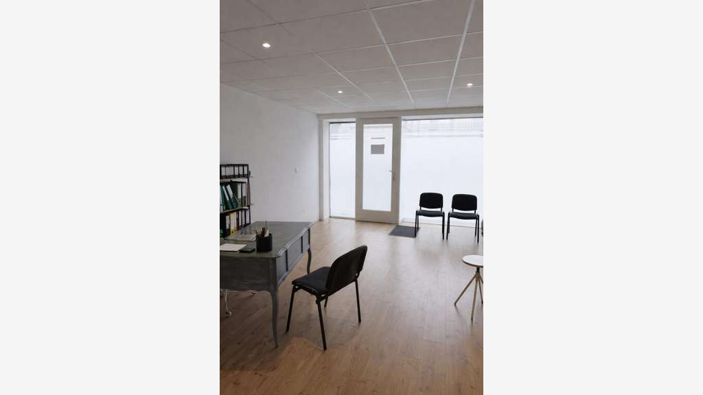 A louer local 54m² axe passant La Roche Pentagone