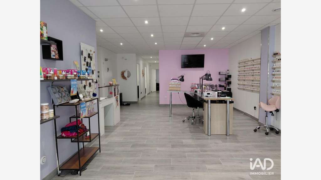 Loue local 140m² à La Rochefoucauld-en-Angoumois