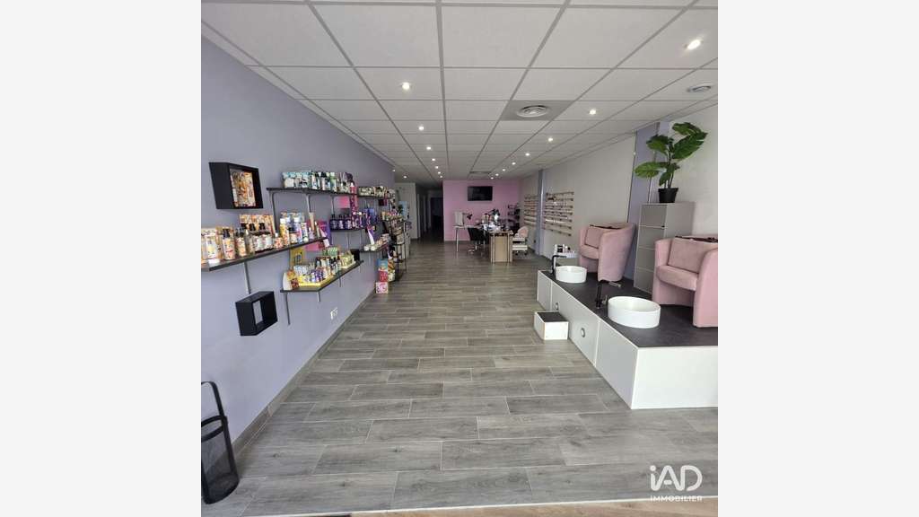 Loue local 140m² à La Rochefoucauld-en-Angoumois