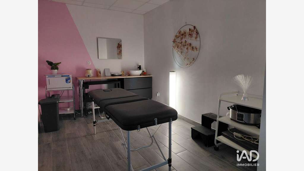 Loue local 140m² à La Rochefoucauld-en-Angoumois