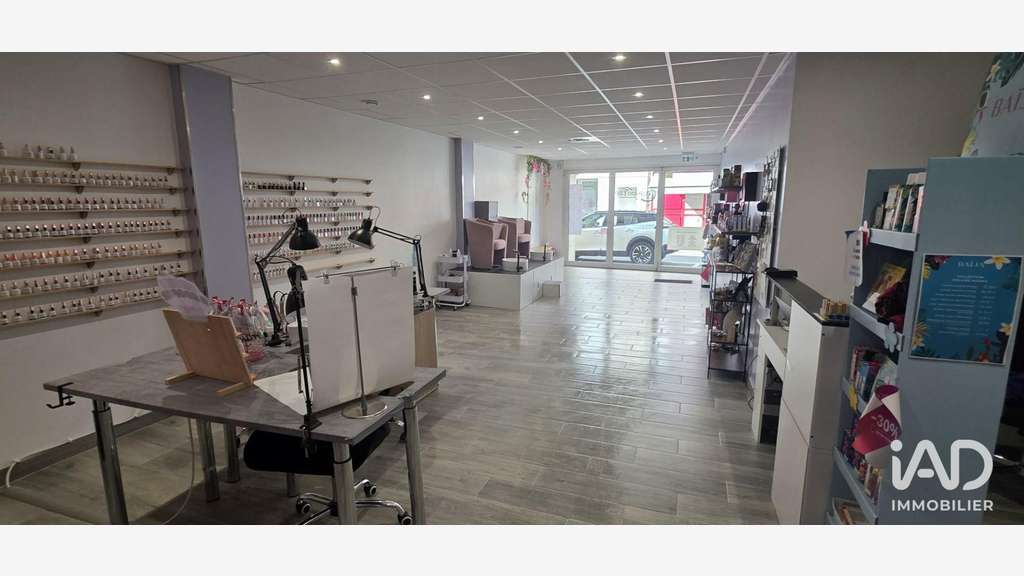 Loue local 140m² à La Rochefoucauld-en-Angoumois
