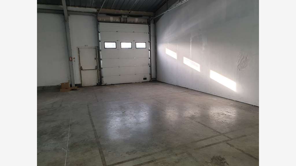 A louer local de 220m² La Rochelle Zone d'activité
