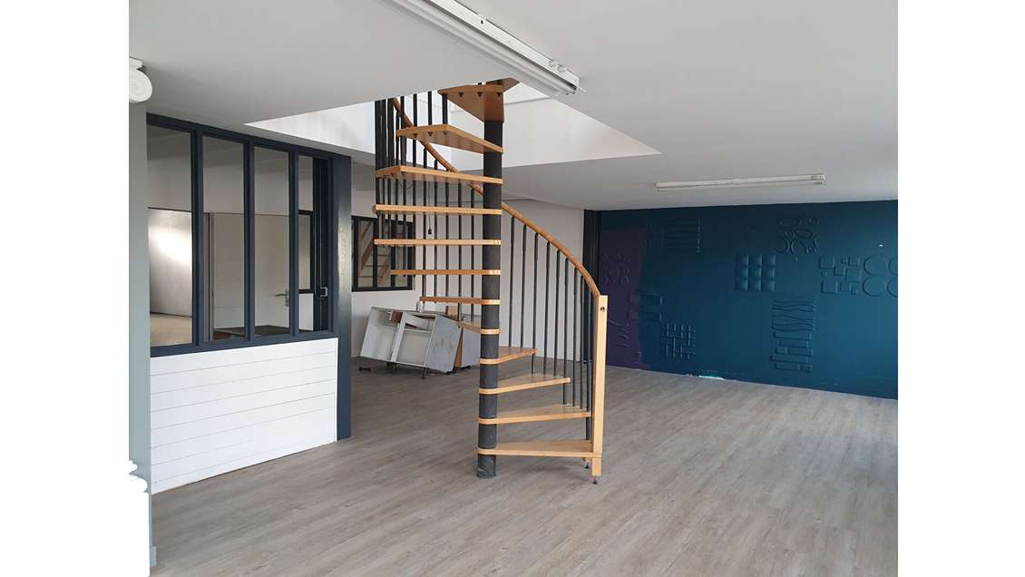 A louer local de 220m² La Rochelle Zone d'activité